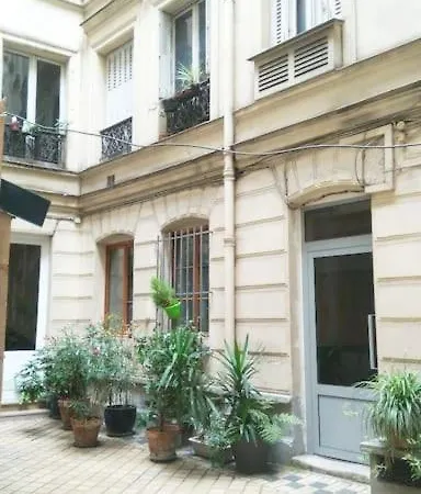 Studette Equipee Pour 1 Pers- 8 Eme Arr Apartment